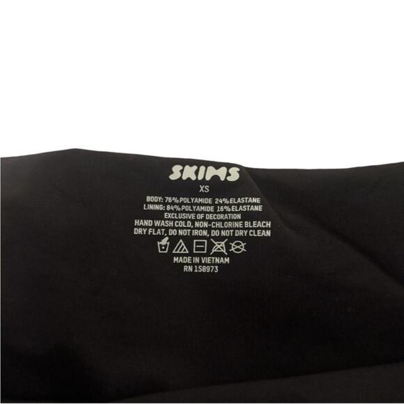 SKIMS Black Strapless Tube Top XS Seamless Stretchy Minimalist Basic - Picture 6 of 6